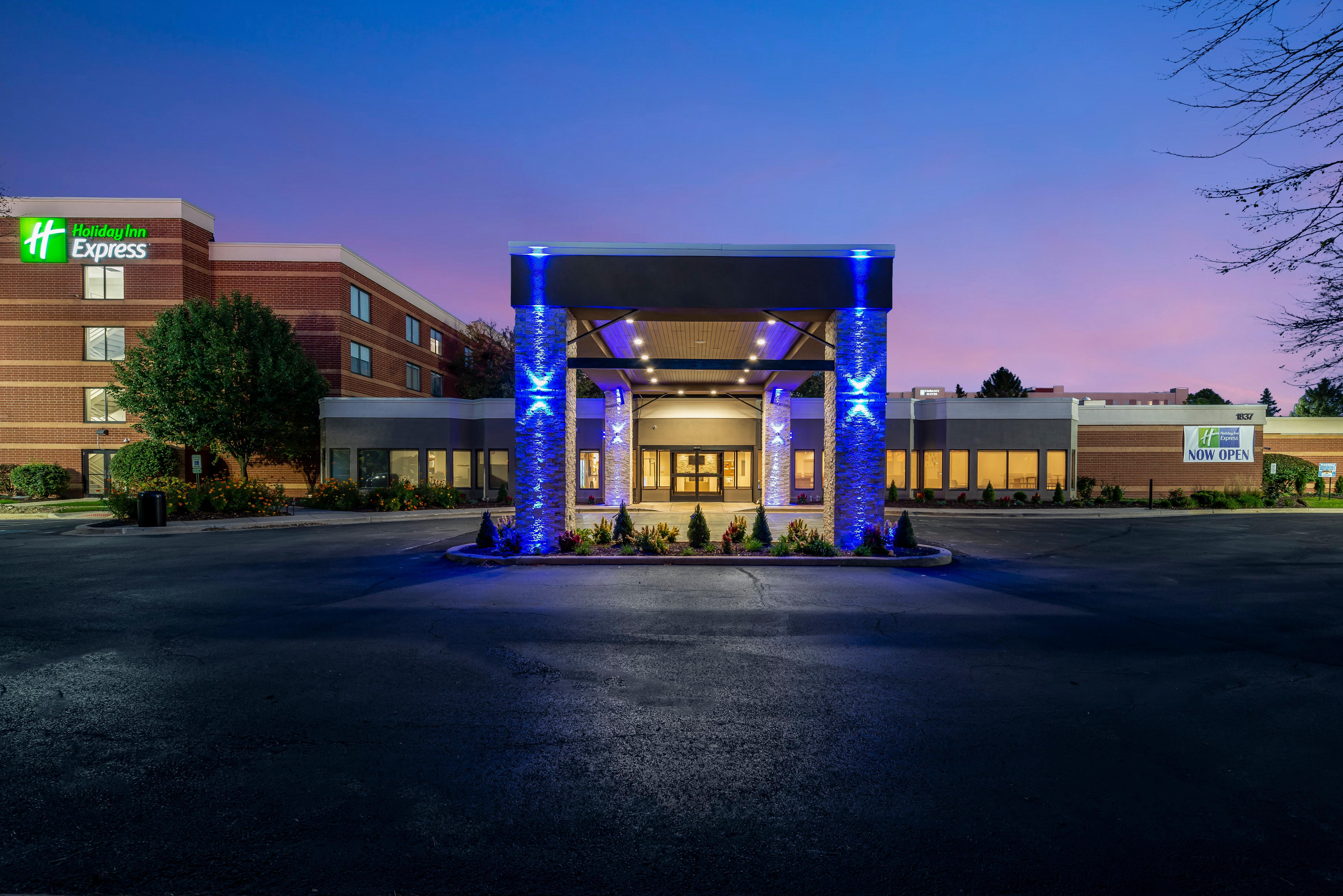 Holiday Inn Express Naperville By Ihg Exterior foto